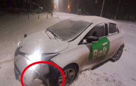 Нічна автопригода на Пирогова: водій Renault протаранив металевий стовпчик