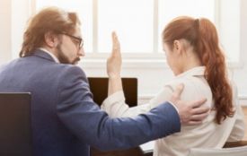 «Недоречні жести та дотики»: вчителя ліцею оштрафували за домагання учениць