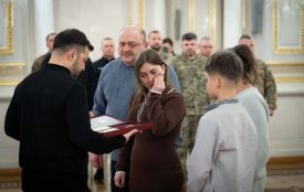 Рідним Героя України Дмитра Агат’єва вручили орден «Золота Зірка»