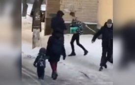 У центрі Вінниці 17-річний хлопець намагався «відбити» чоловіка від ТЦК та вдарив поліцейського