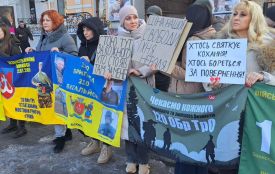 У День закоханих на Європейській площі провели акцію на підтримку полонених та зниклих безвісти