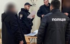 Замість грошей вимагав бензин: посадовець постане перед судом за торгівлю довідками