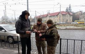 Представники ТЦК відібрали у вас телефон? Цього робити не можна, але є нюанси