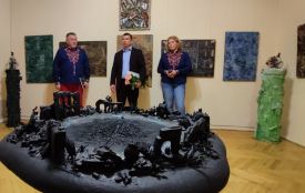 В художньому музеї відкрили виставку про війну та шкоду довкіллю