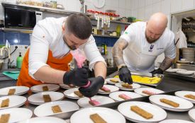 Як кухарі збирають кошти для «Азов» через вечері (Новини компаній)