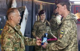 Сирський нагородив 21-річного вінничанина «Хрестом військової честі»