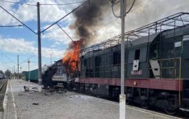 За березень понад 40 атак.  Укрзалізниця змінює правила поїздок через обстріли