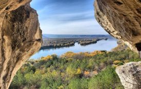 Прихований серед скель над Дністром: що відомо про печерний монастир рахманів в Оксанівці