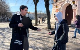 До дня Кобзаря провели акцію в центрі міста. Вірші Шевченка декламували просто неба