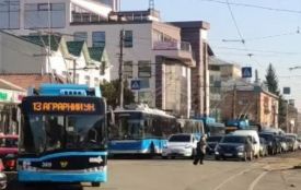 Через пошкодження контактної мережі біля «Урожаю» зупинились тролейбуси та трамваї