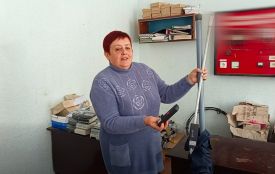 «Піду на пенсію, то святкуватимуть з музикою на весь Оратів» — як Лариса Бойко ловить крадіїв електроенергії