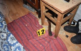 Рецидивіст ледь не вбив дружину та пасинка сокирою