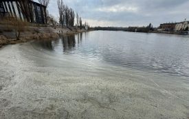 На головній водній артерії Вінниці зафіксували плями невідомого походження