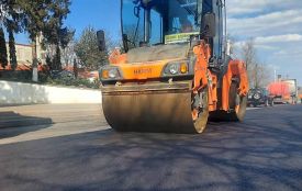 Шістнадцять тисяч квадратів нового асфальту з'явилося на трасі біля Гайсина