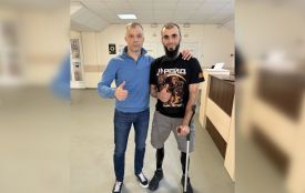 Попри важкі опіки та ампутації воїн Саша знову вчиться ходити