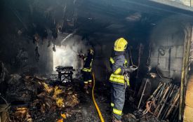 У Турбові вогонь ледь не перекинувся на сусідський дім через палаючий гараж