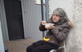 «Добре хоч поїсти винесли»: жінці з першою групою інвалідності не дали зустрітися з сином у ВСП