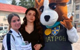 «У військкомат не пустили, з поліції вигнали»: як учениці з псом Патроном зібрали для армії майже 200 тисяч