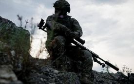 Українські бійці тримають позиції під масованими атаками