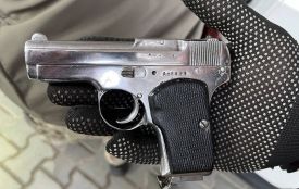 Віз до України пістолет з набоями. На кордоні з Молдовою зупинили іноземця