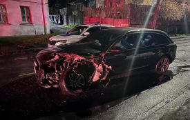Двоє людей потрапили до лікарні через зіткнення Audi та Skoda у центрі міста