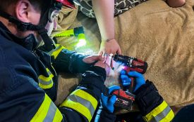 Через сильний набряк пальця вінничанка не змогла зняти обручку — допомагали рятувальники