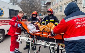 Лежала на підлозі і не могла підвестися: як надзвичайники рятували пенсіонерку на Айвазовського