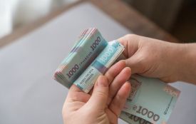 Порівнюємо зарплати у Вінниці та сусідніх обласних центрах: як вони змінилися за останній рік