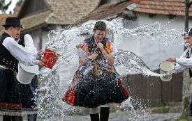 Обливаний понеділок-2026: як віддати шану традиціям і не зіпсувати нікому настрій