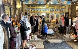 Як у Храмі Різдва Пресвятої Богородиці освячували паски: фоторепортаж зі святкового богослужіння