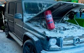 На Київській спалахнув елітний позашляховик, а під Стрижавкою авто загорілося на ходу