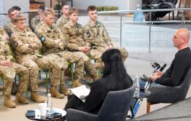 Війна очима чоловіка та жінки. У Вінниці відбулася відверта розмова молоді з ветеранами