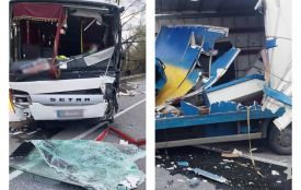 Під Хмільником вантажівка протаранила рейсовий автобус. Серед пасажирів було четверо дітей