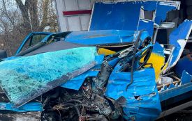 Страшні кадри аварії під Перемогою: водій загинув у розтрощеній вантажівці