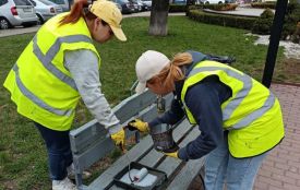 У Вінниці фарбують лави, перила та освіжають вуличний простір