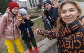 «Ти не будеш одна — люди допоможуть»: трьом дітям полеглого воїна потрібна школа і дитячий садок