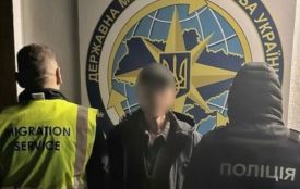 На Вінниччині росіянина примусово відправили за кордон під конвоєм