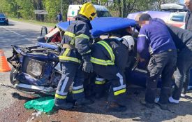 Потрійна ДТП під Гайсином. Рятувальники деблокували пенсіонерів із понівеченої автівки