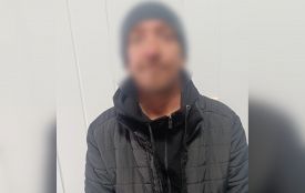 Криваве застілля у Гайсинському районі. Господар будинку ледь не зарізав сусіда під час сварки