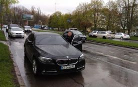 Напад на інспекторку з паркування у Вінниці: водій BMW вдарив жінку під час фіксації порушення