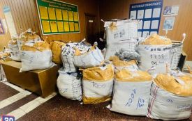 Під виглядом гуманітарки — на Вінниччині зупинили вантаж із новим одягом