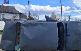 У селі Мурафа перекинулось авто: постраждала молодь