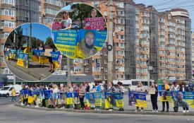 «Поки ми п’ємо каву — вони проходять через пекло»: репортаж з акції родин полонених у Вінниці