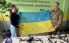 Вісім дронів і генератори передала військовим освітня родина ліцею №35