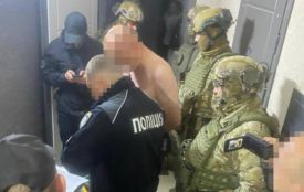 Озброєні нападники в масках зв’язували родини та грабували будинки — на Вінниччині розкрили давні злочини