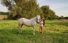 Могла б стати моделлю, а лікує тварин: як 17-річна Каріна Земляна обрала незвичну професію