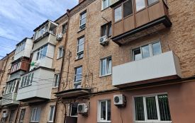 У Вінниці замінюють вікна в багатоповерхівках, пошкоджених через російську атаку