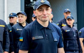 Під сирени та водяну арку у Вінниці провели на пенсію надзвичайника, який 30 років рятував людей