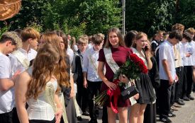 Останній дзвоник пролунав у вінницьких школах: яким був рік незламності, благодійності, нових починань