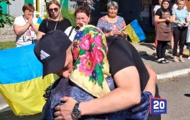 До бабусі в Теплик повернувся нацгвардієць, який пережив майже чотири роки полону